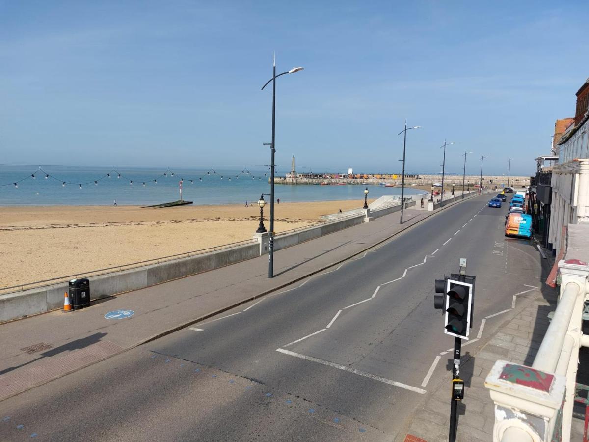Inviting 1-Bed Apartment In Herne Bay Esterno foto